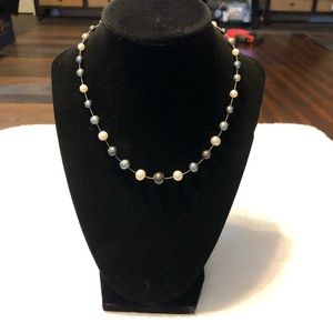 Multi color Pearl necklace.
